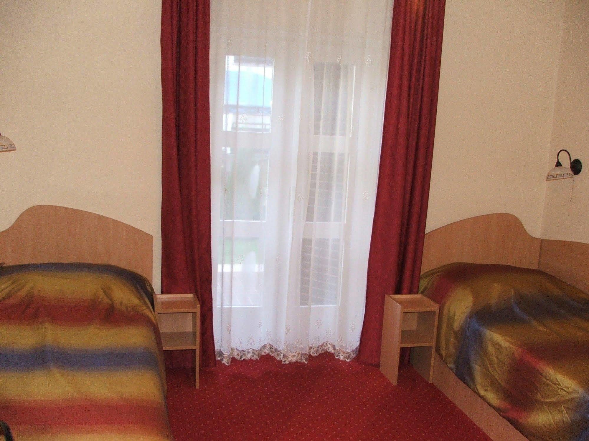Siesta Club Apartman Harkány Exterior foto